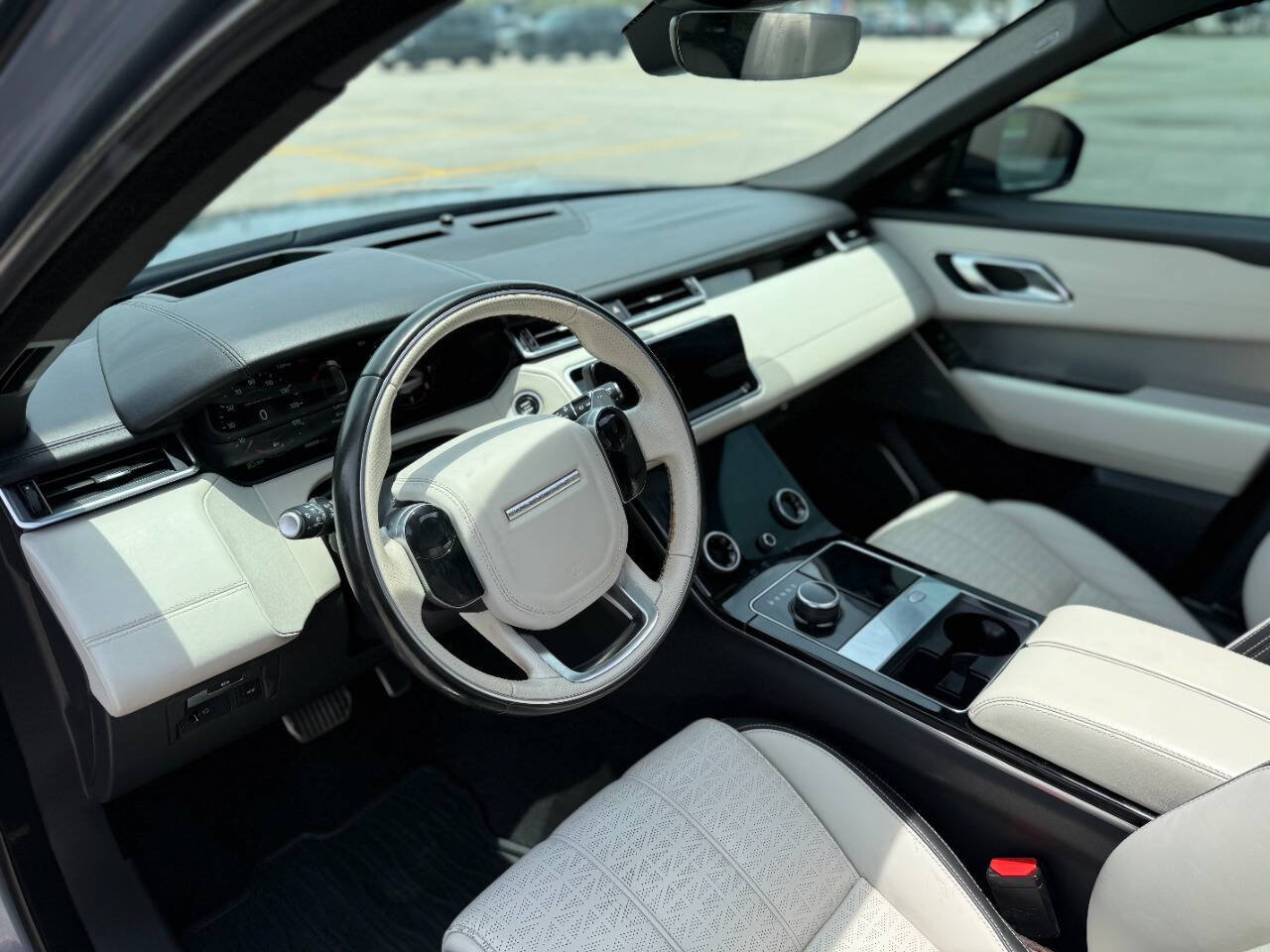 Used 2018 Land Rover Range Rover Velar R-Dynamic HSE AWD/4WD image 13