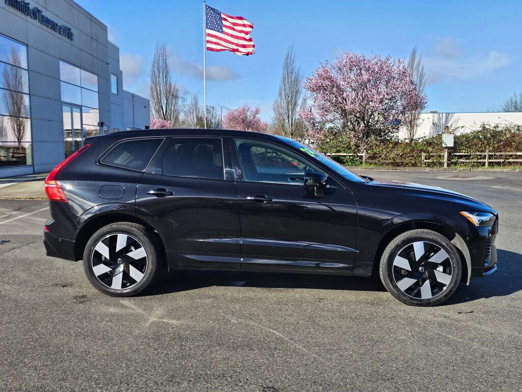 Used 2024 Volvo XC60 T8 Plus w/ Protection Package Premier image 8