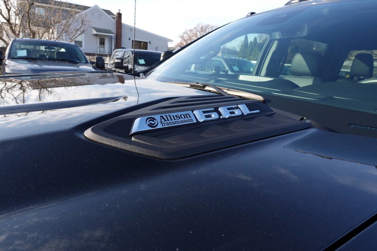 Used 2025 Chevrolet Silverado 2500 Custom w/ Custom Value Package image 7