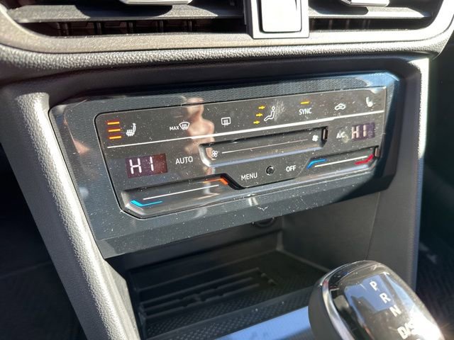 New 2026 Volkswagen Taos SE image 18