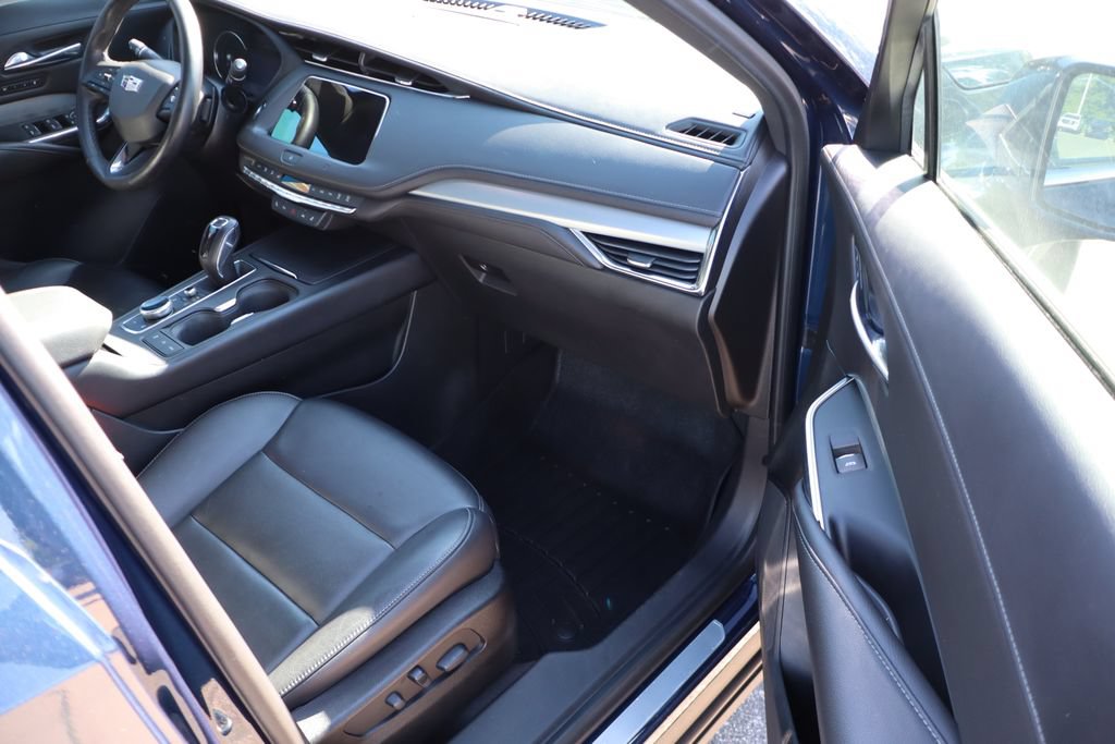 Used 2019 Cadillac XT4 Premium Luxury w/ Cold Weather Package AWD/4WD image 45