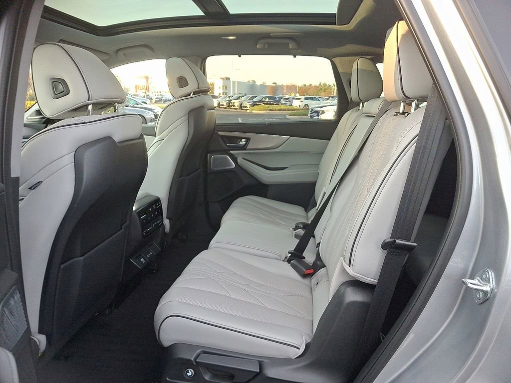 Used 2025 Acura MDX w/ Advance Package image 10