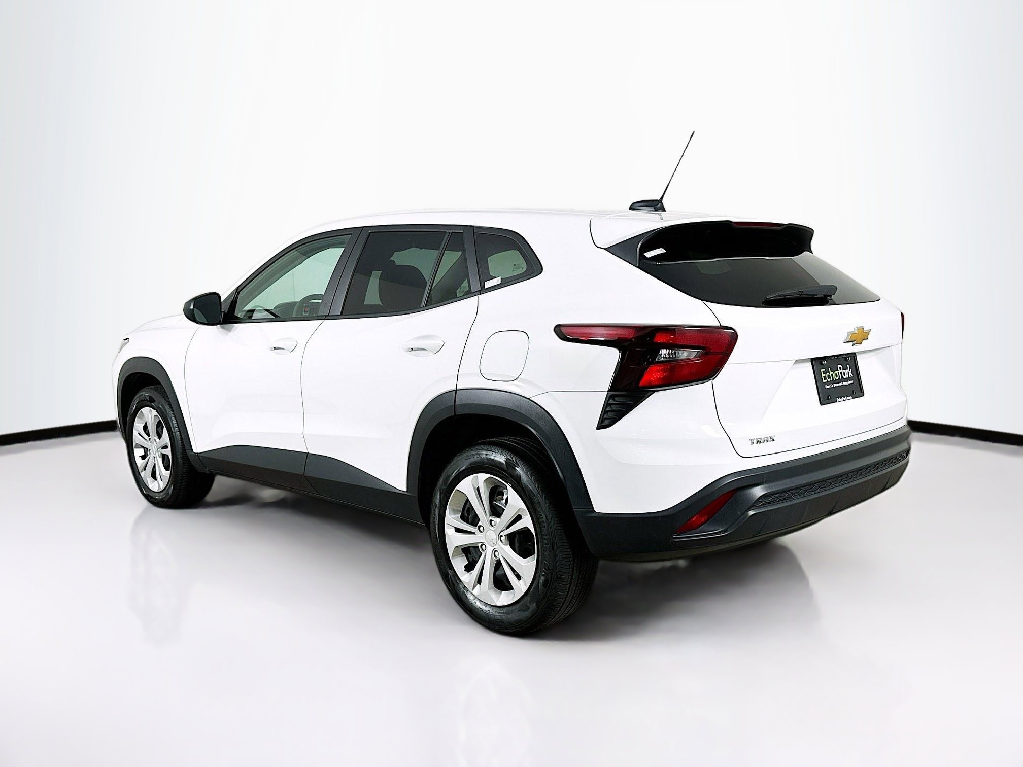 Used 2025 Chevrolet Trax LS image 5