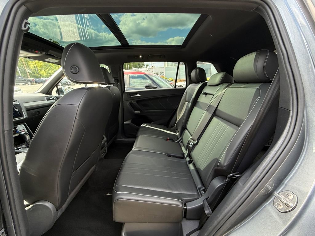 Used 2022 Volkswagen Tiguan SE R-Line AWD/4WD image 24