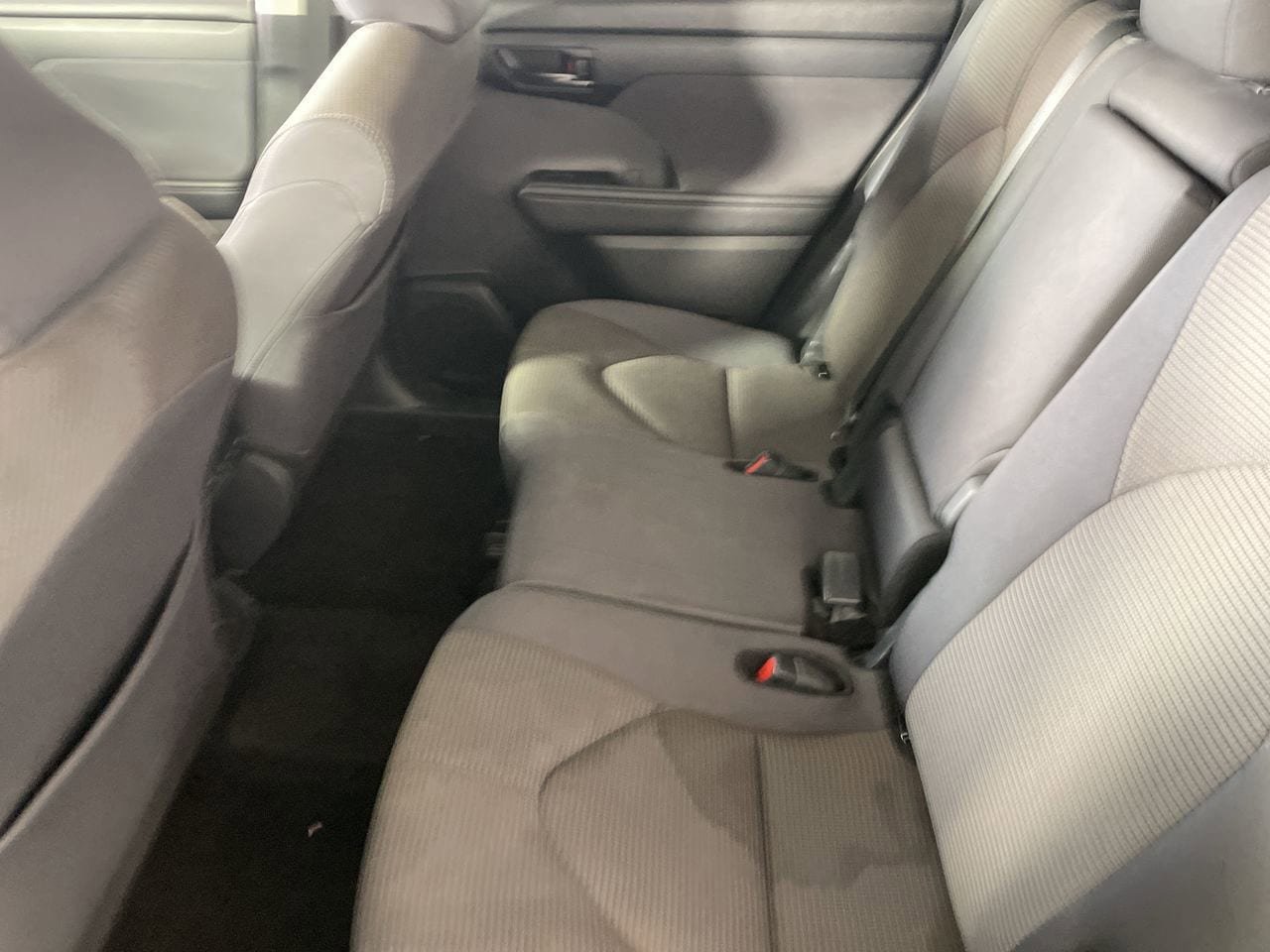 Used 2024 Toyota Highlander LE FWD image 23
