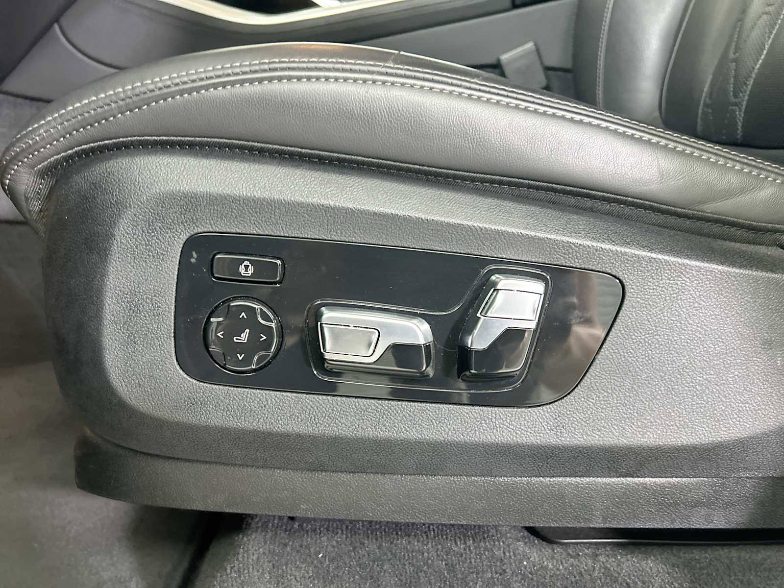 Used 2025 BMW X5 xDrive50e image 14