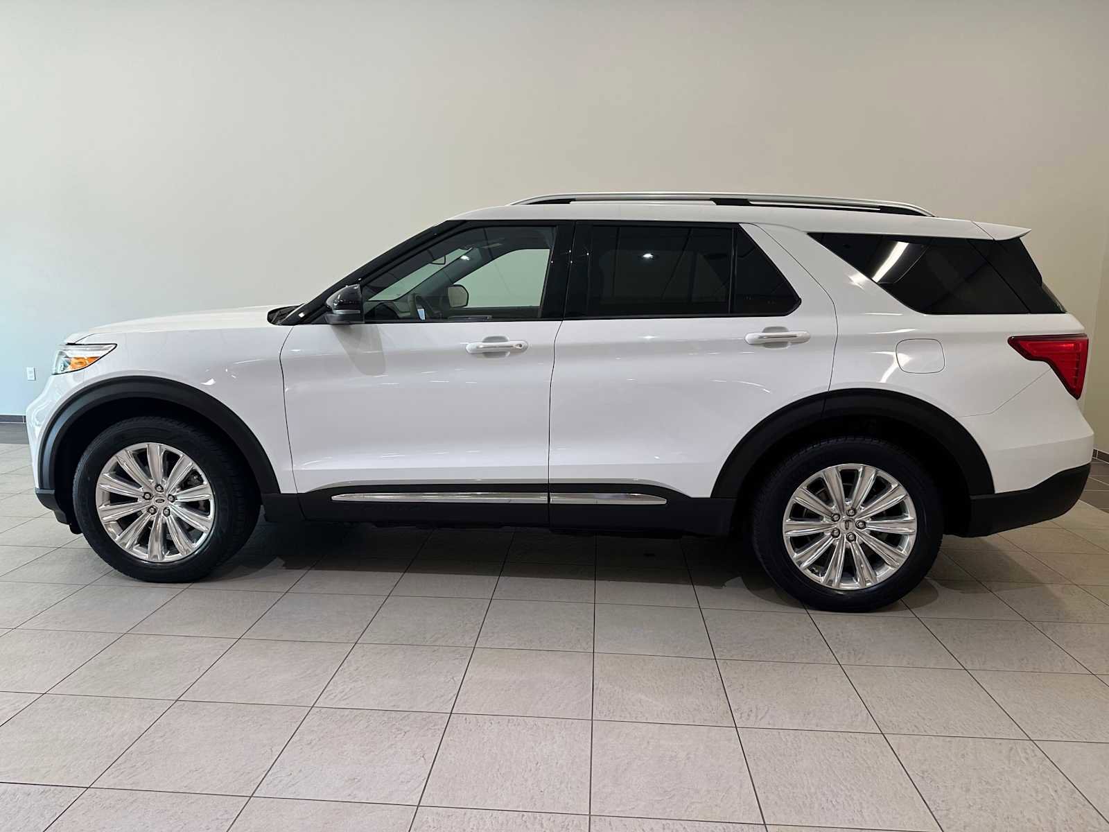 Used 2020 Ford Explorer Limited w/ Class III Trailer Tow Package AWD/4WD image 3