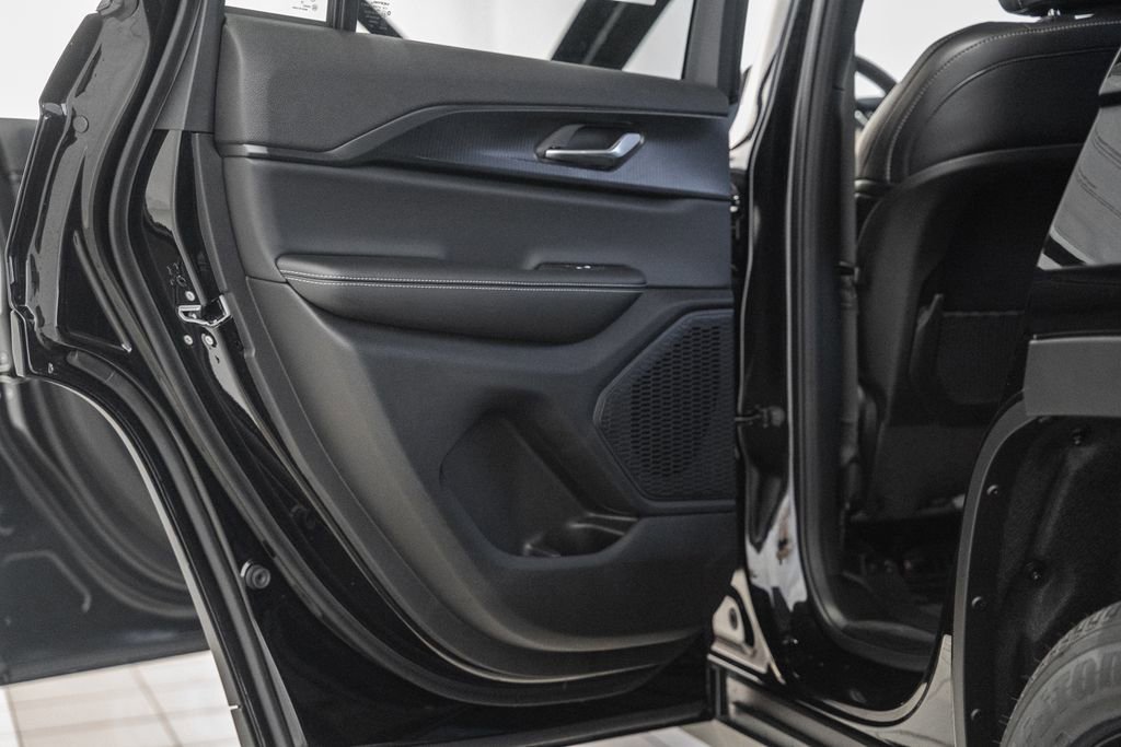 New 2025 Jeep Grand Cherokee Altitude image 35