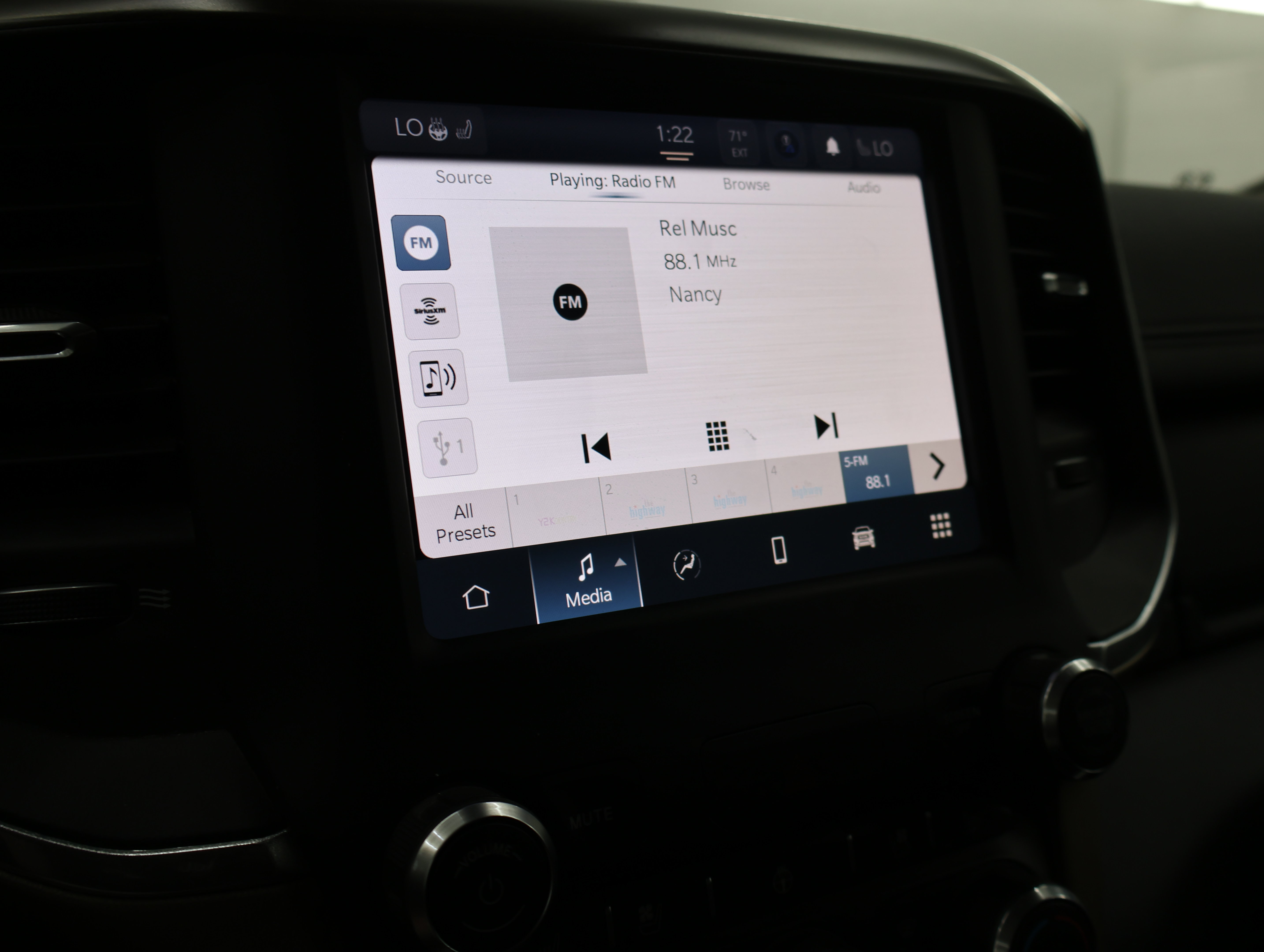 Used 2022 RAM 1500 Laramie AWD/4WD image 11