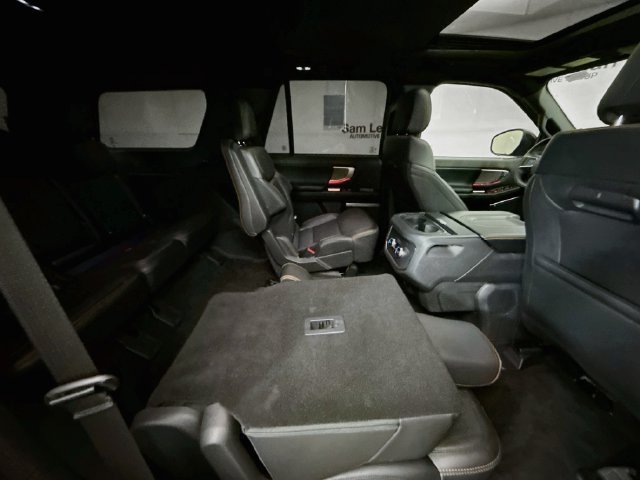 Used 2025 Ford Expedition Tremor AWD/4WD image 30