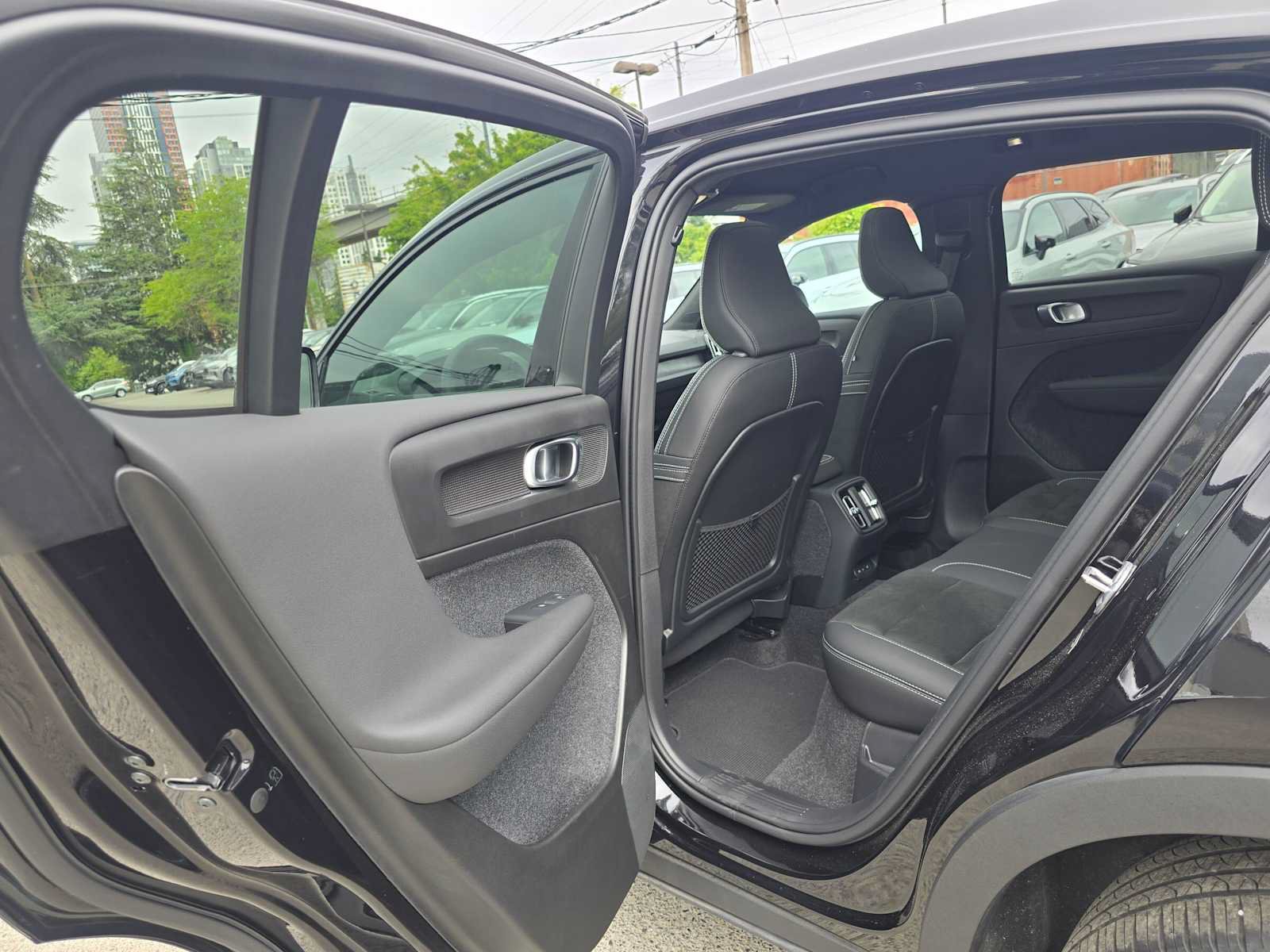 Certified 2023 Volvo C40 P8 Recharge Ultimate w/ Protection Package Premier AWD/4WD image 17