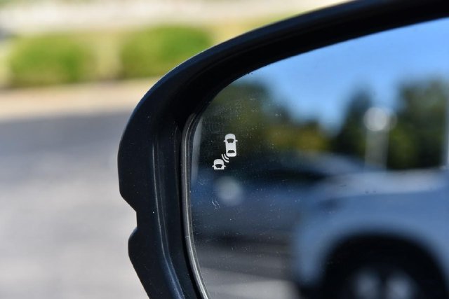 Used 2025 Honda CR-V EX image 9