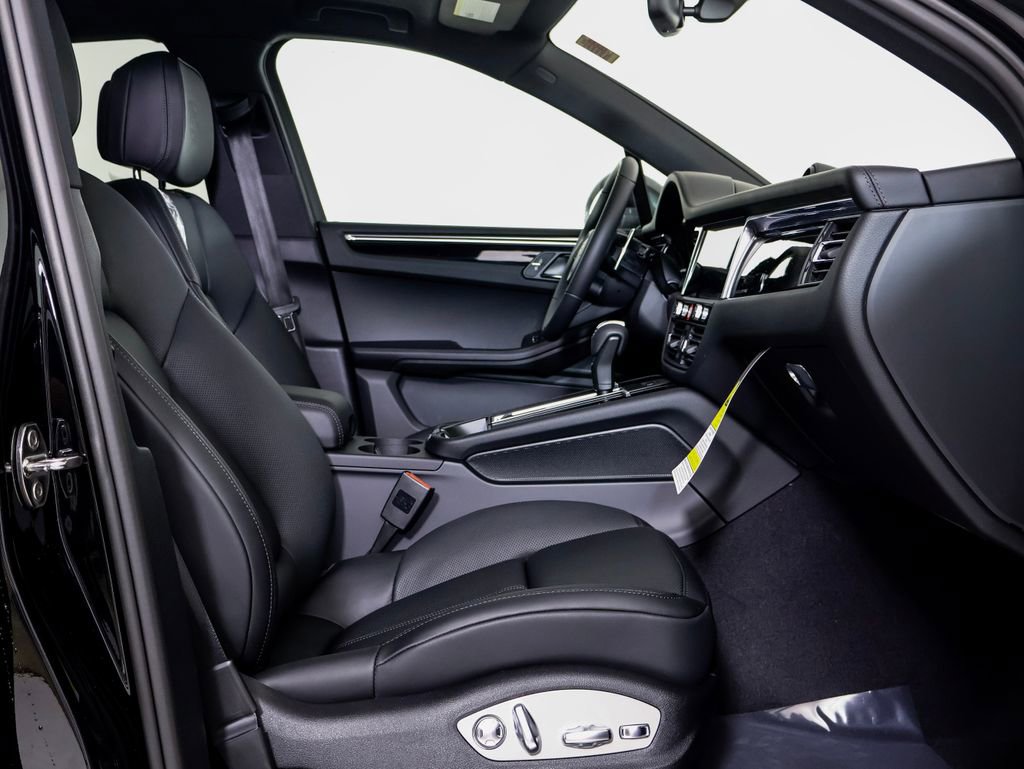 New 2026 Porsche Macan Turbo AWD/4WD image 8