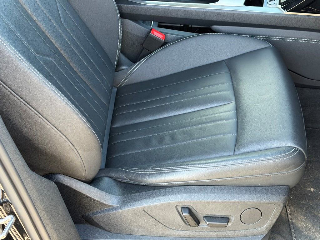 Certified 2022 Audi e-tron Premium w/ Convenience Plus Package image 13