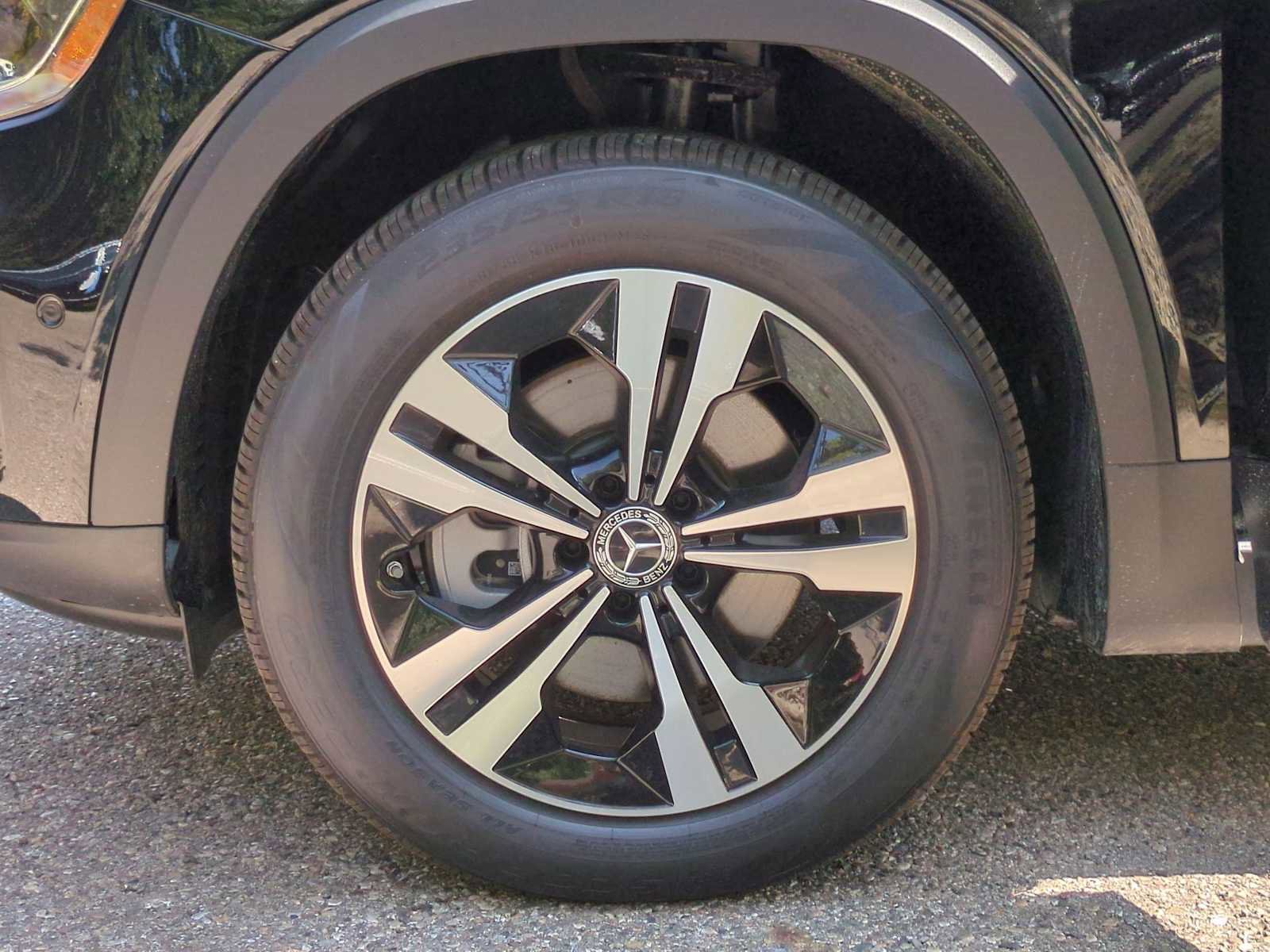 Used 2025 Mercedes-Benz GLB 250 4MATIC image 14