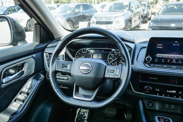 Used 2025 Nissan Rogue SV FWD image 16