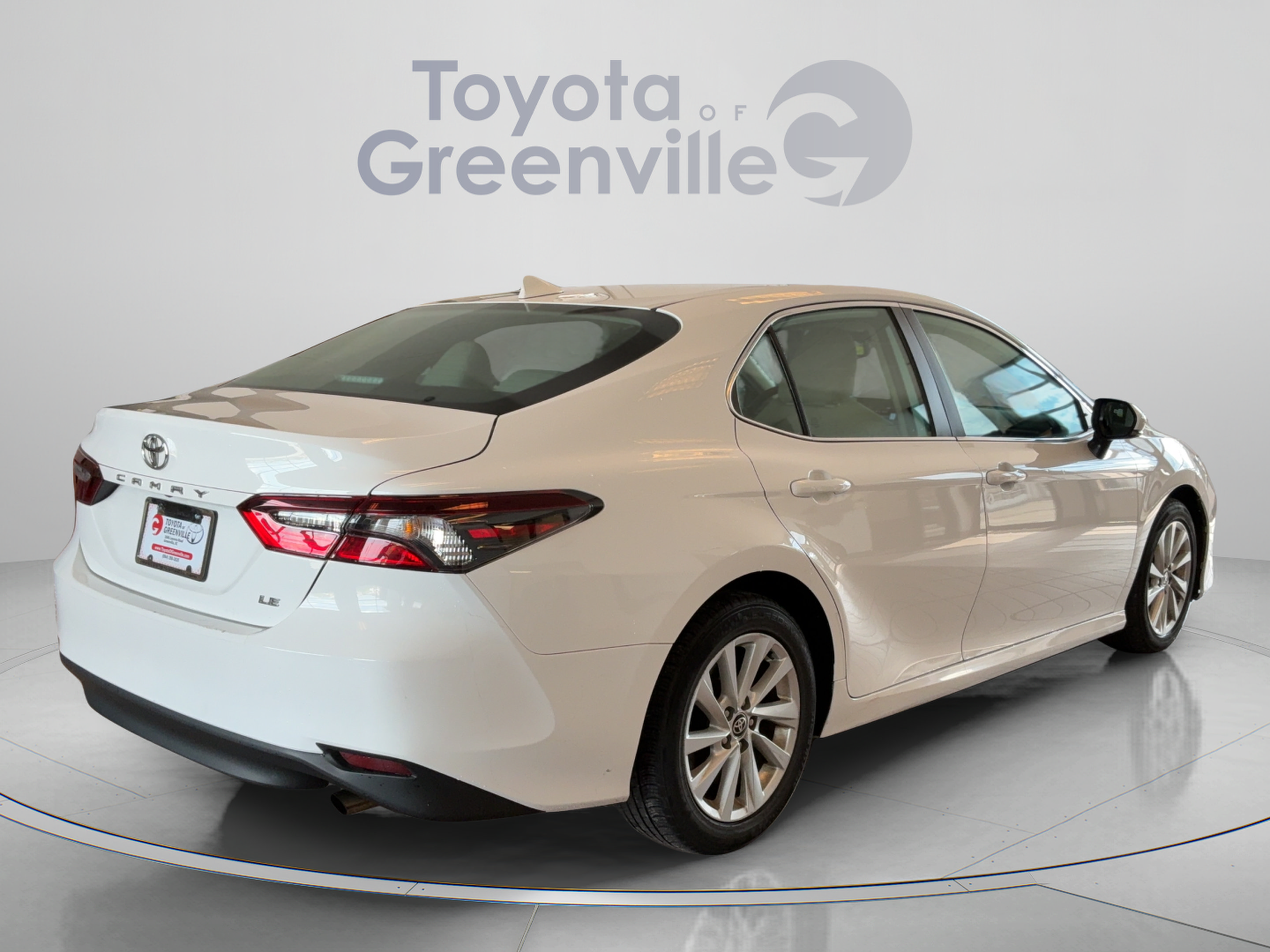 Used 2024 Toyota Camry LE w/ Convenience Package FWD image 6
