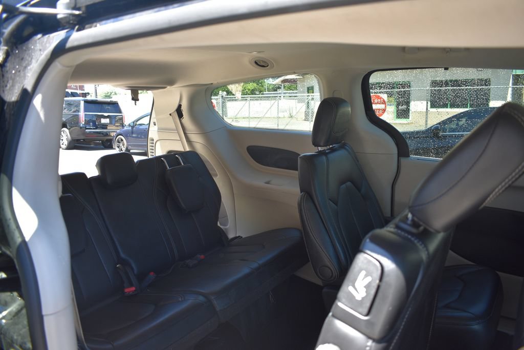 Used 2024 Chrysler Pacifica Touring-L FWD image 28