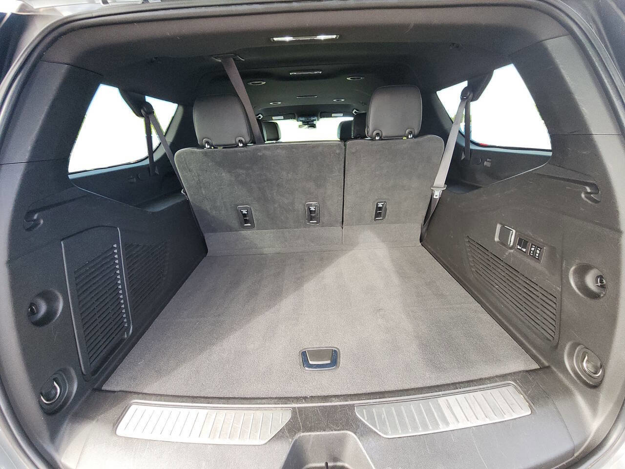 Used 2023 Chevrolet Suburban Premier image 11