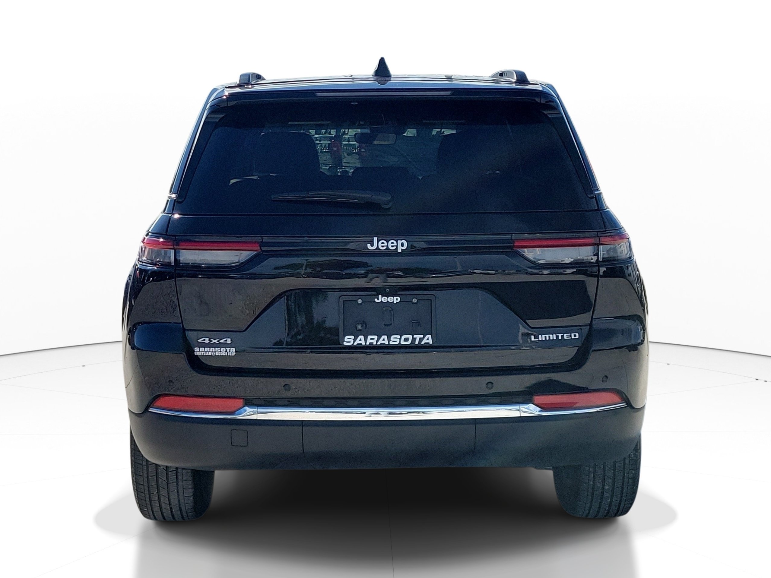 Used 2025 Jeep Grand Cherokee Limited w/ Trailer Tow Package AWD/4WD image 5