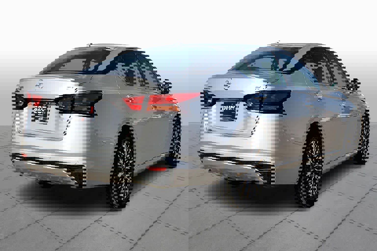 Used 2024 Nissan Altima 2.5 SV image 12