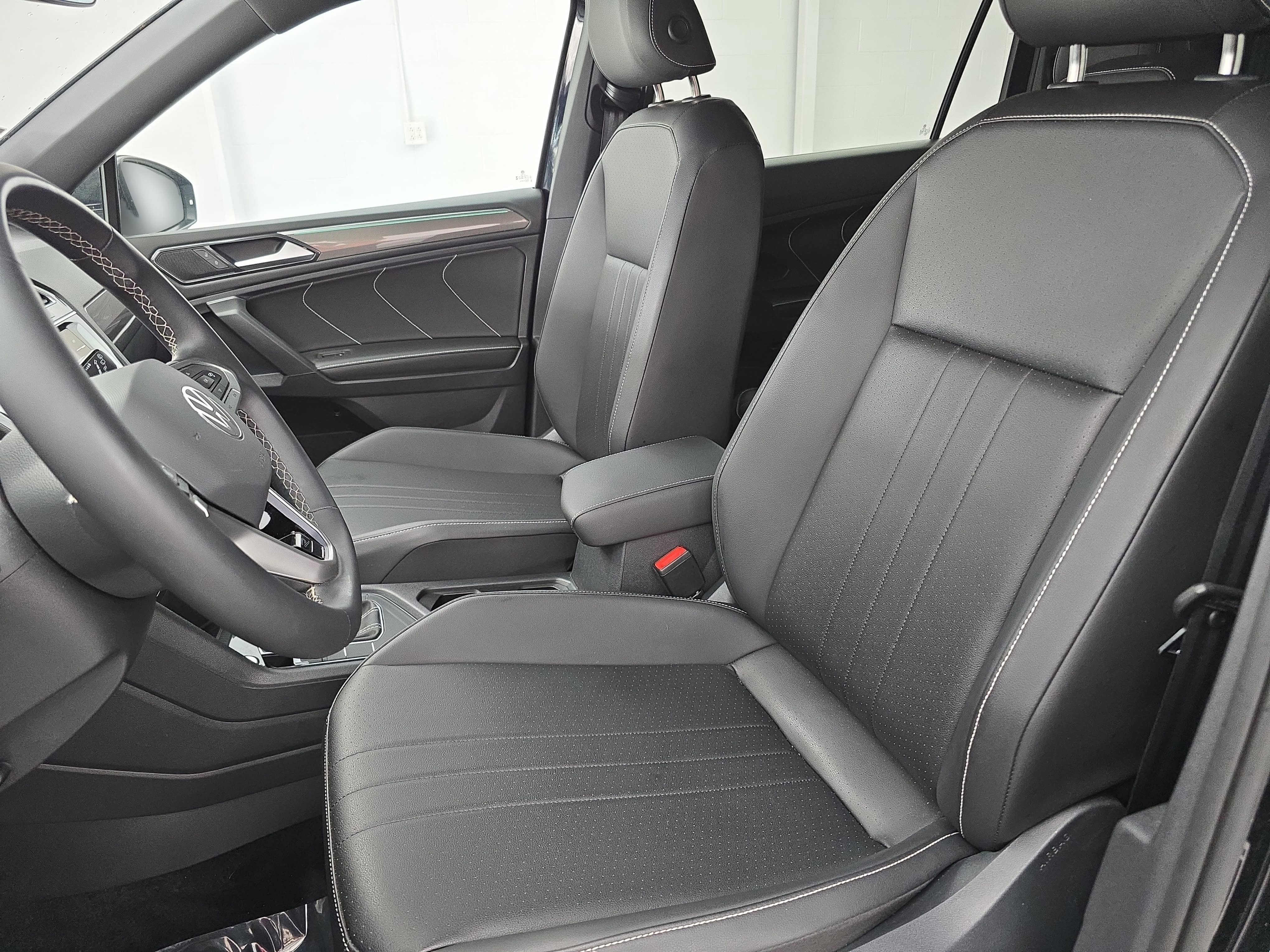 Used 2023 Volkswagen Tiguan SE R-Line FWD image 15