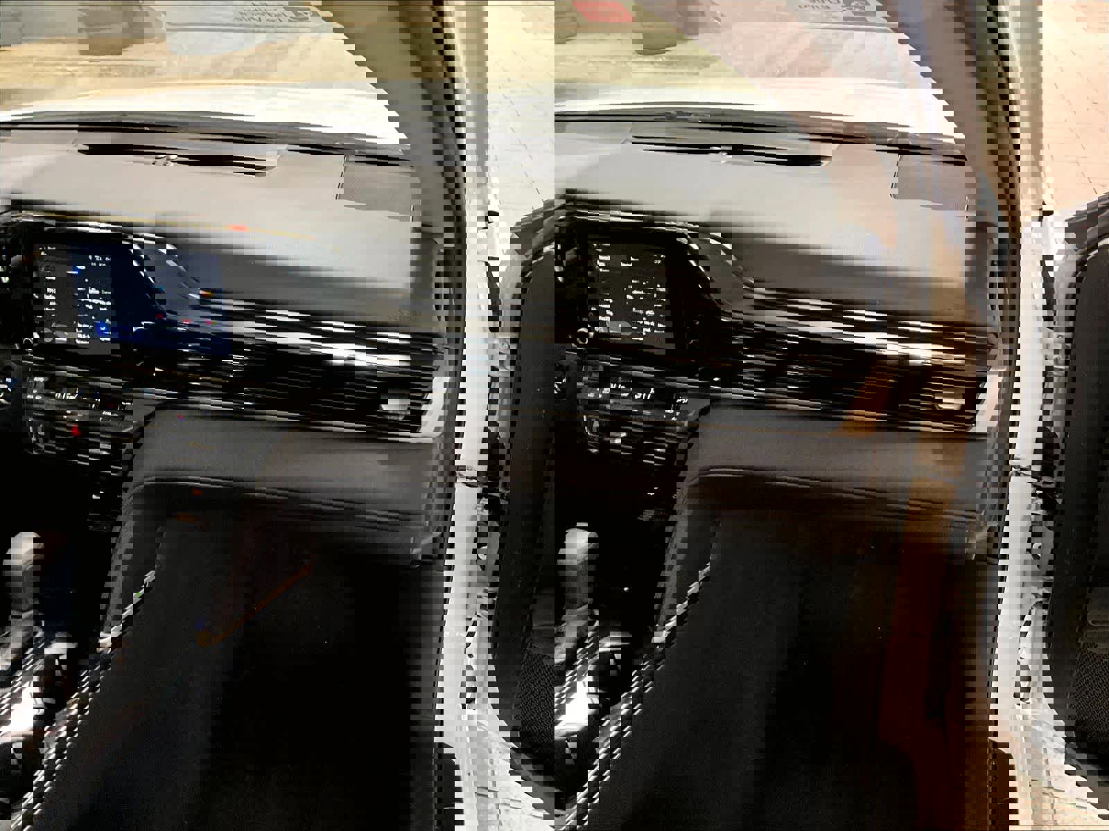 Used 2025 Toyota Camry LE image 13