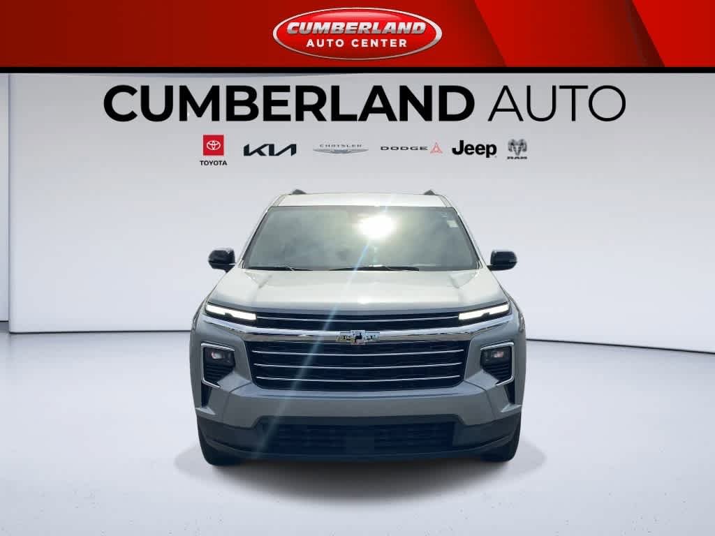 Used 2024 Chevrolet Traverse LT w/ Trailering Package FWD image 3