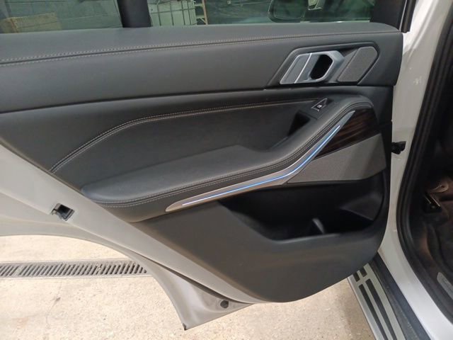 Used 2025 BMW X5 xDrive50e image 29