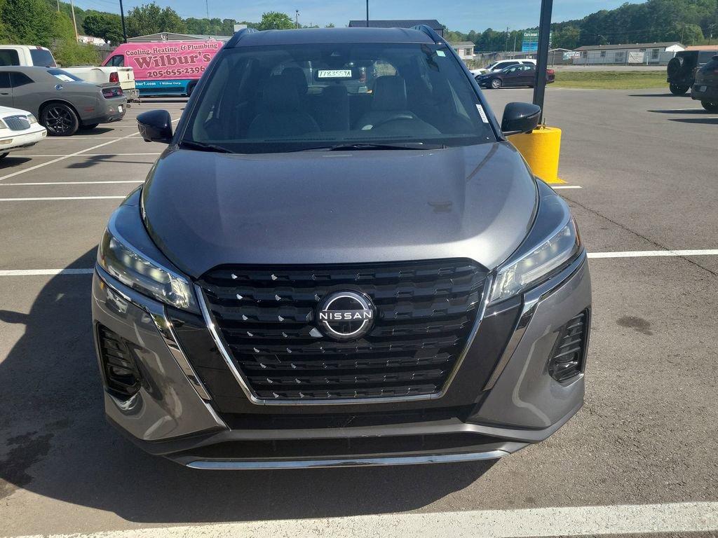 Used 2023 Nissan Kicks SR w/ SR Premium Package FWD image 8