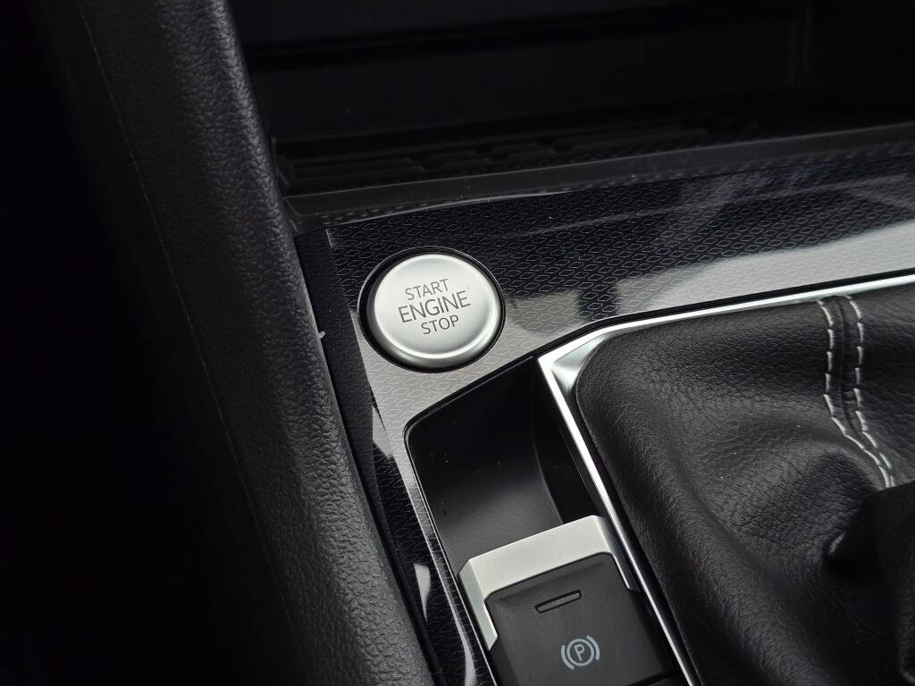 New 2026 Volkswagen Taos SE image 32