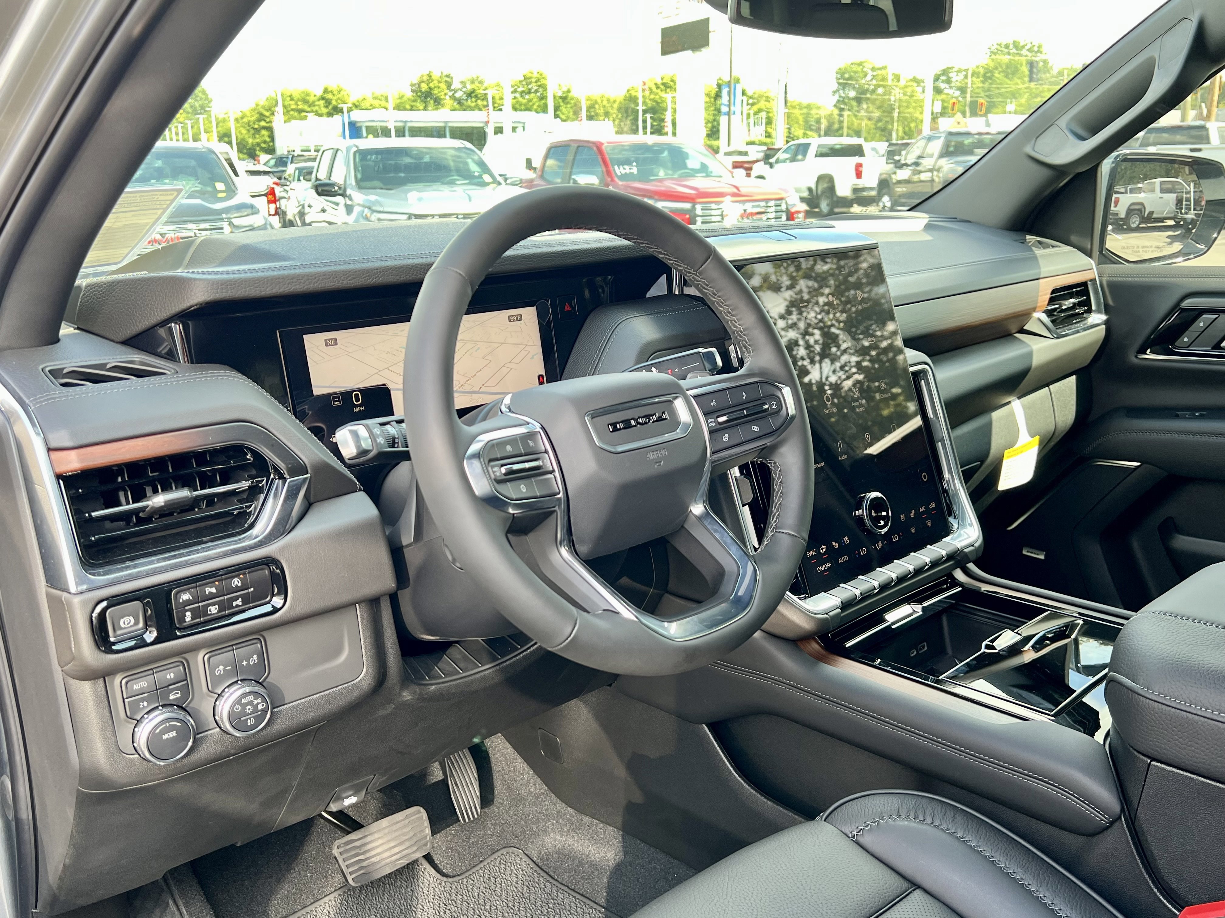 New 2025 GMC Yukon XL Denali image 34