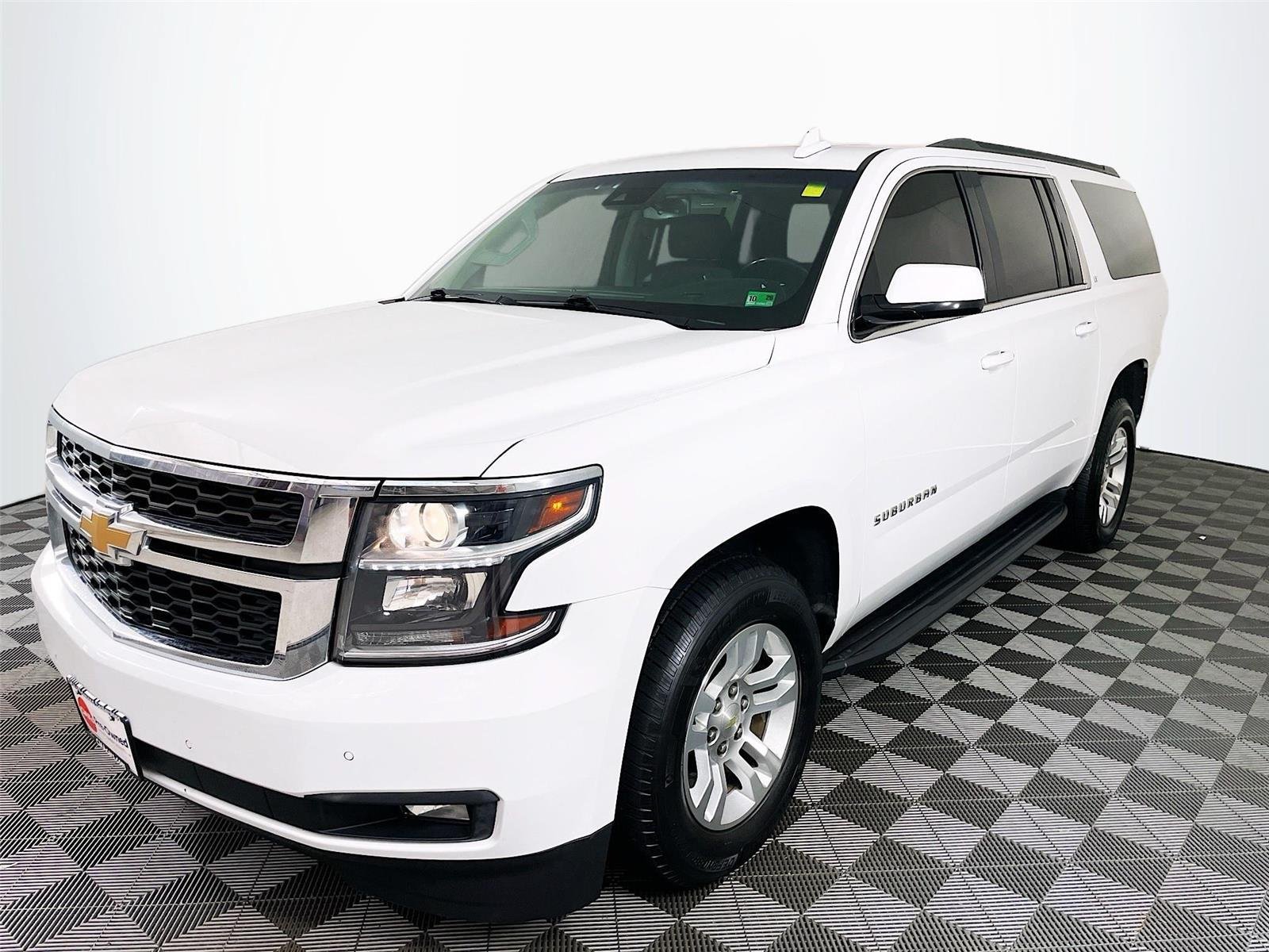 Used 2018 Chevrolet Suburban LT AWD/4WD image 3