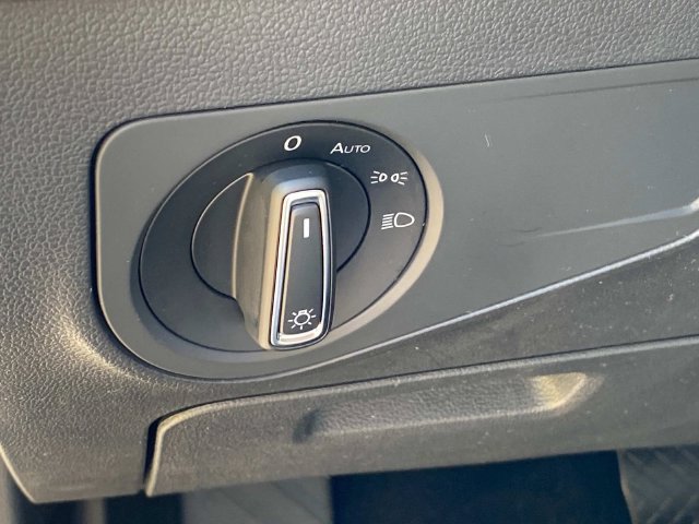 Used 2023 Volkswagen Tiguan SE w/ Panoramic Sunroof Package FWD image 17