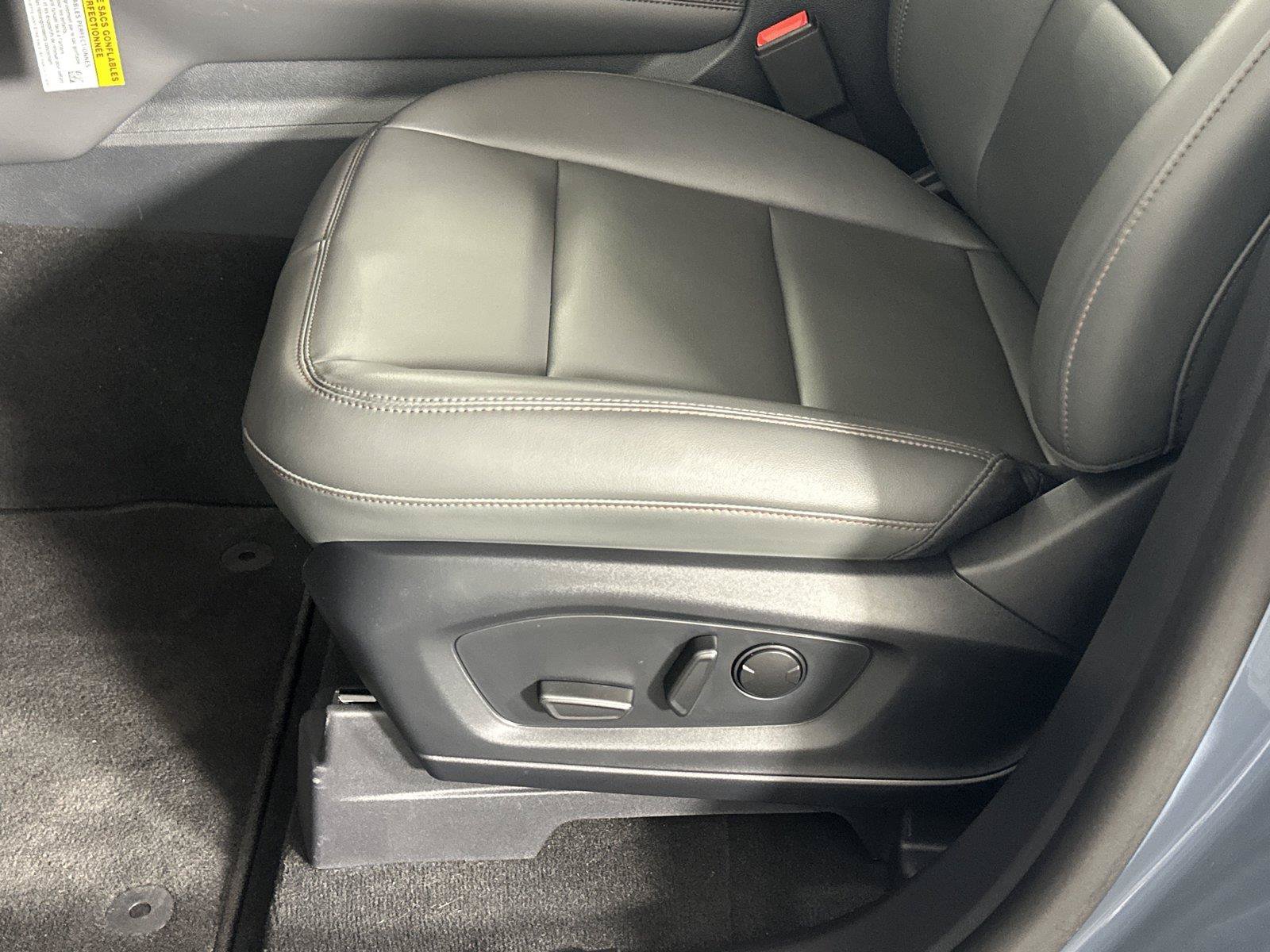 Used 2026 Ford Explorer Active w/ Active Comfort Package RWD image 9