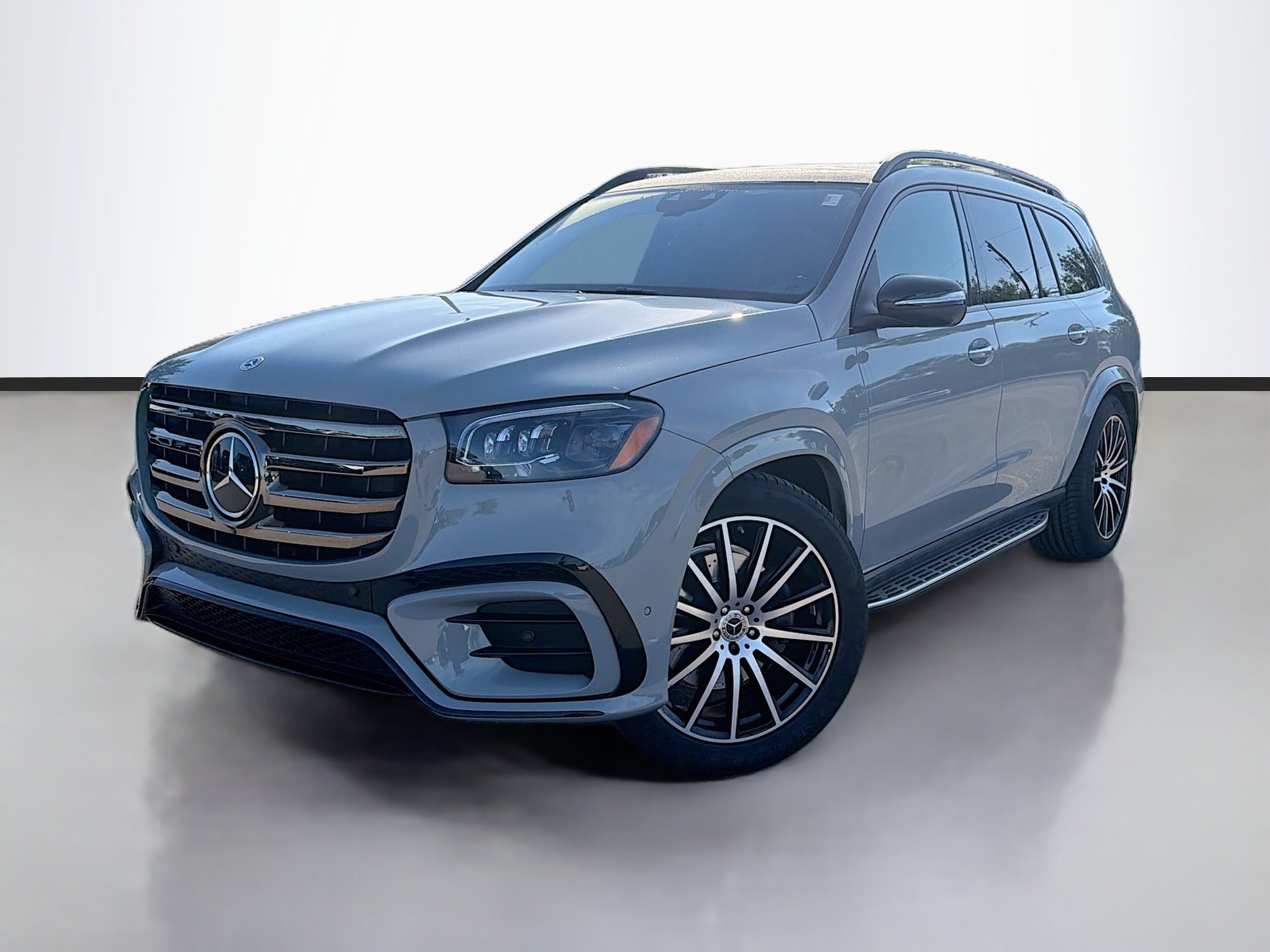 Used 2025 Mercedes-Benz GLS 580 4MATIC image 1