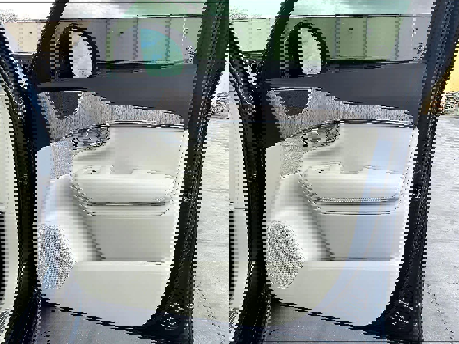 Used 2023 Volvo XC90 B6 Plus w/ Protection Package Premier image 27