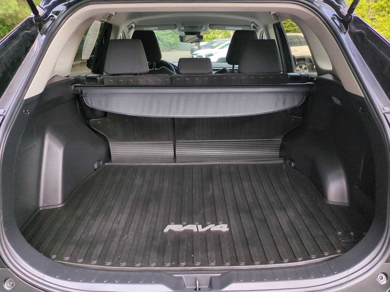 Used 2019 Toyota RAV4 LE w/ All Weather Liner Package AWD/4WD image 13