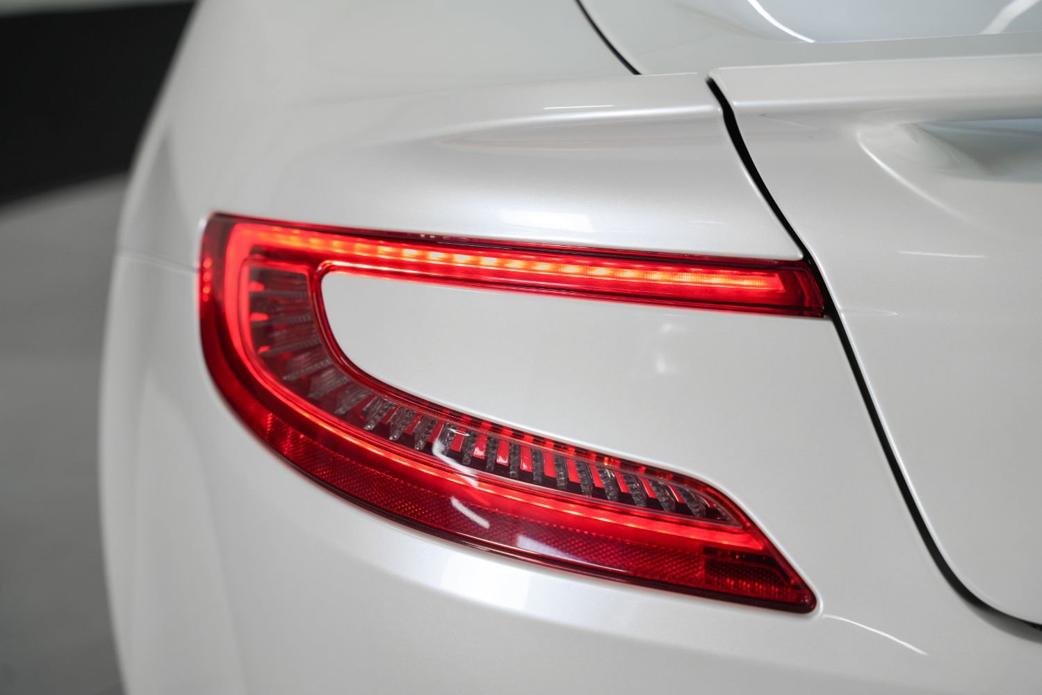 Used 2014 Aston Martin Vanquish Coupe image 22