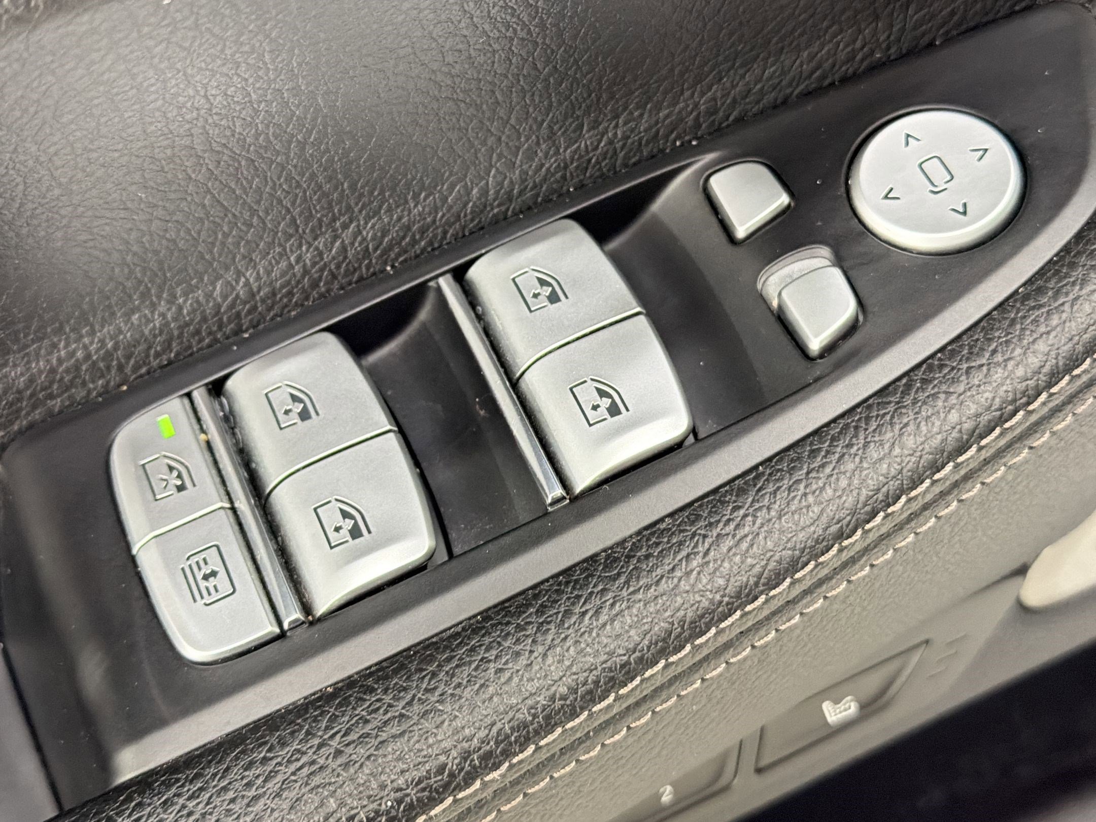 Used 2019 BMW 740i w/ Executive Package RWD image 19