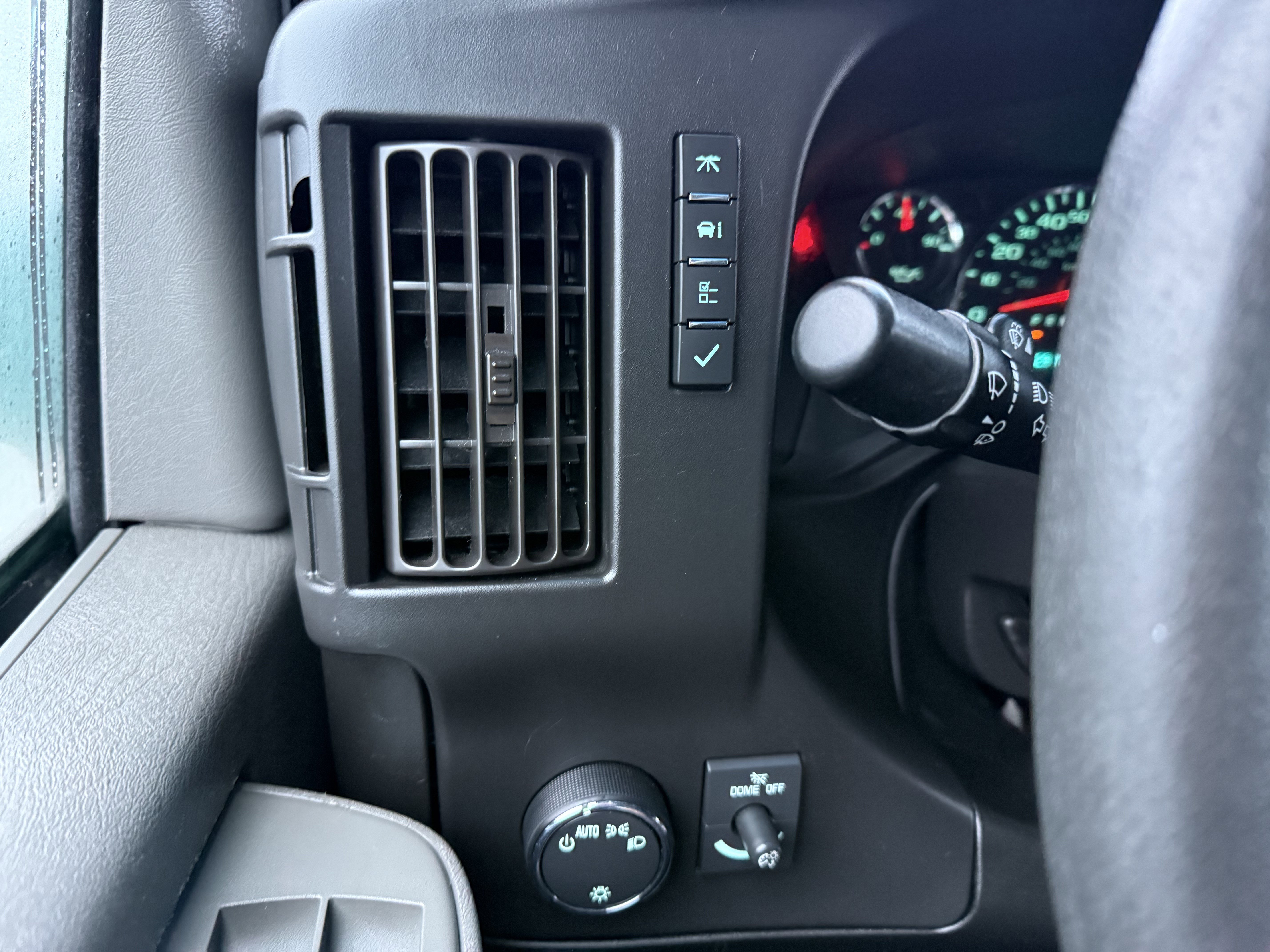 Used 2018 GMC Savana 3500 LT w/ LT Preferred Equipment Group image 21