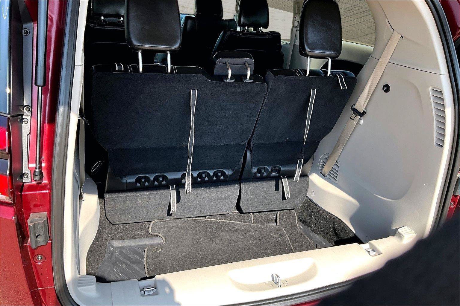 Used 2023 Chrysler Pacifica Touring-L AWD/4WD image 5