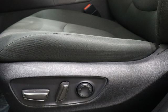 Used 2022 Toyota RAV4 XLE AWD/4WD image 19