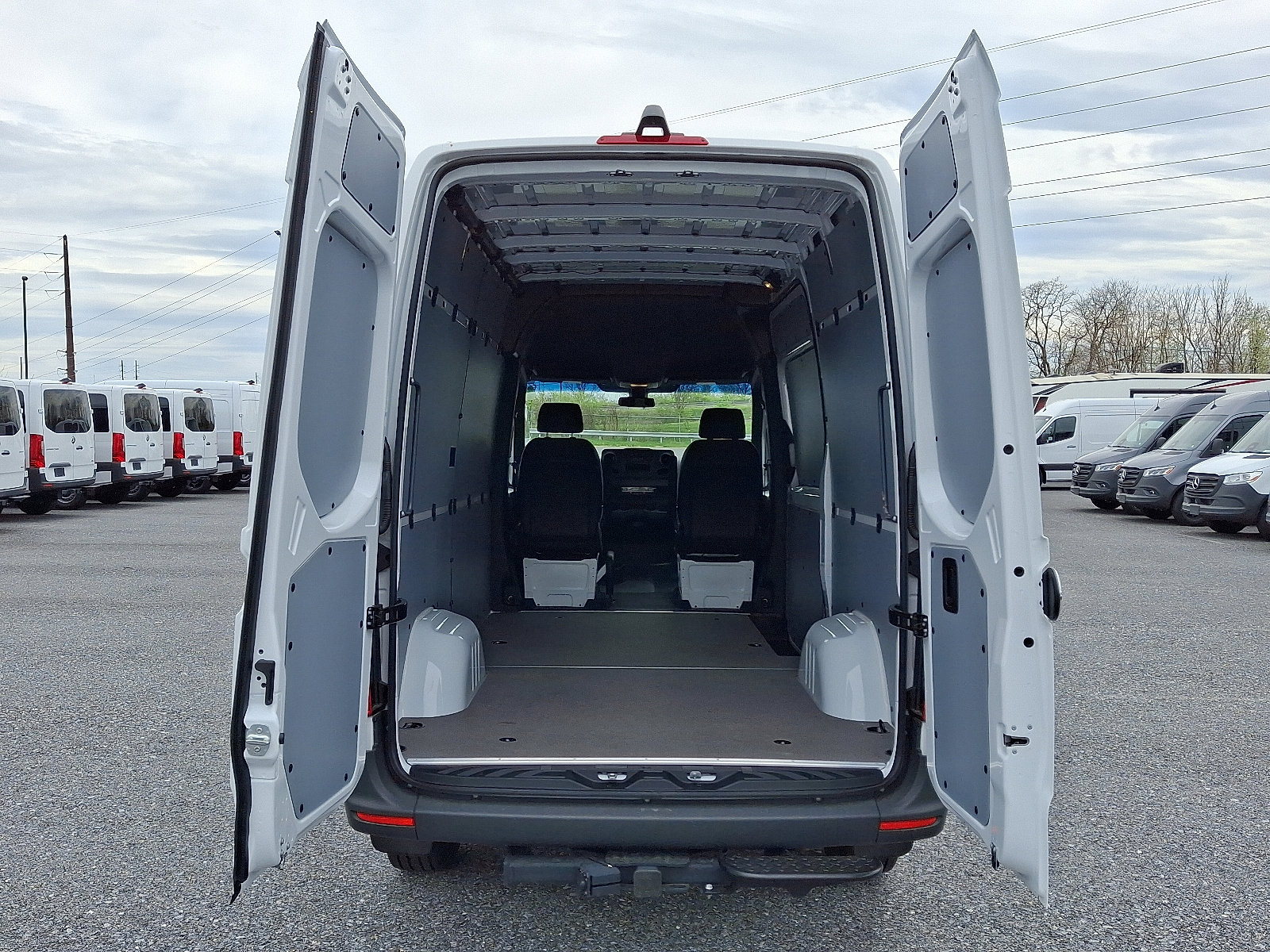 Used 2025 Mercedes-Benz Sprinter 2500 image 9