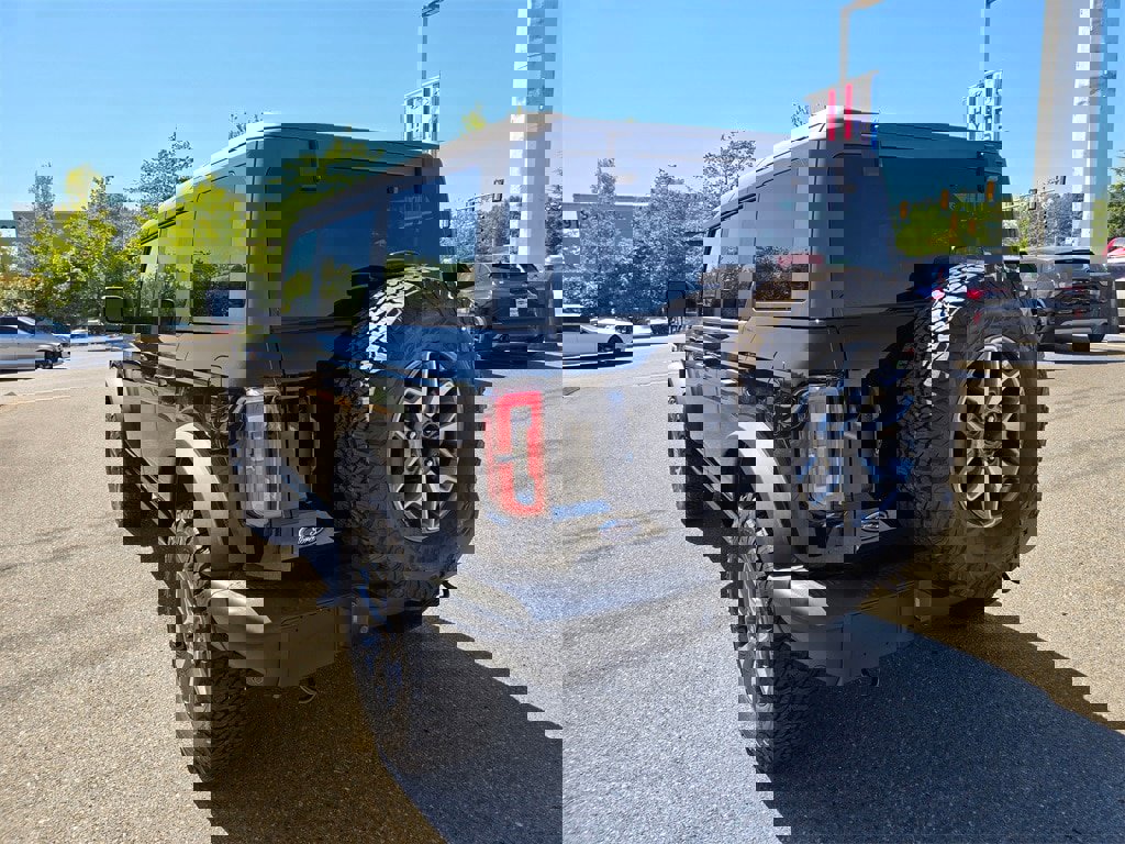 New 2025 Ford Bronco Badlands image 7