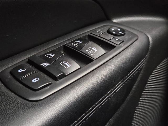 Used 2018 Jeep Grand Cherokee Altitude RWD image 16