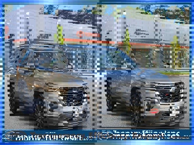 Used 2023 Chevrolet Traverse RS