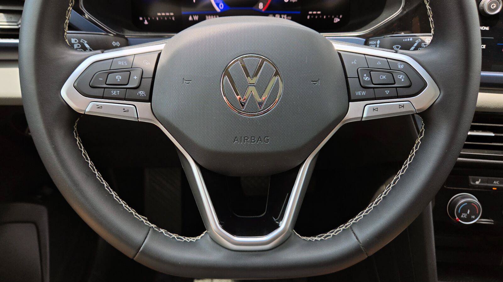 Certified 2023 Volkswagen Taos SE w/ Panoramic Sunroof Package FWD image 26