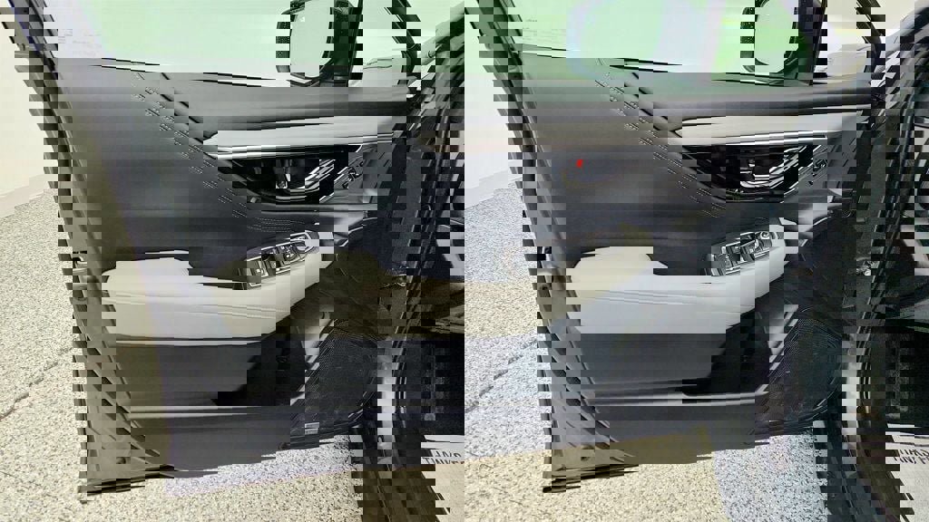 Used 2022 Subaru Outback Limited image 11