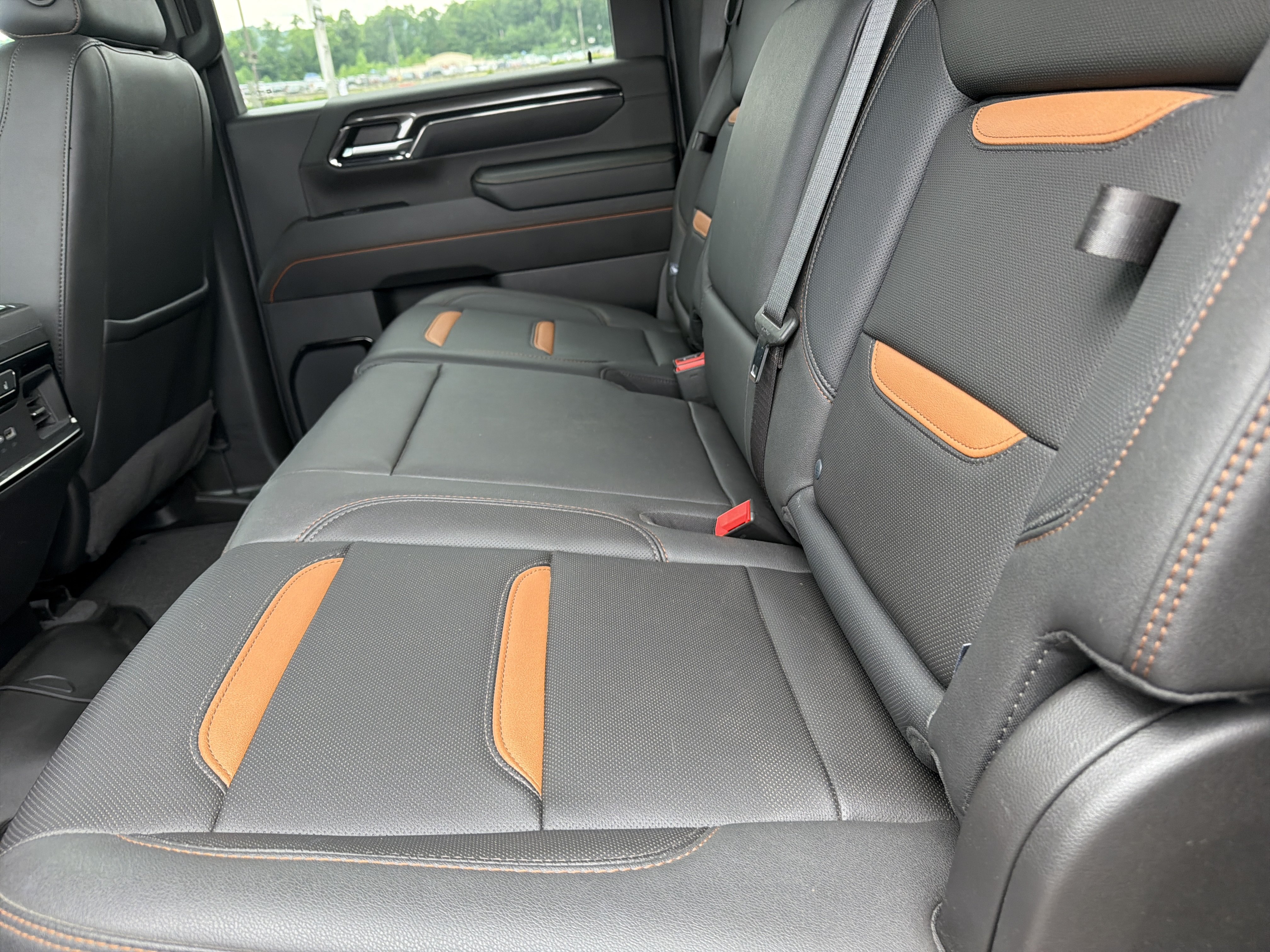 Used 2024 GMC Sierra 2500 AT4 w/ AT4 Preferred Package AWD/4WD image 15